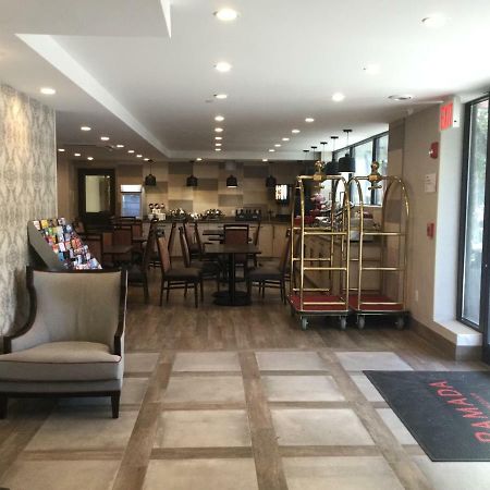 Ramada By Wyndham Bronx Terminal Hotel New York Kültér fotó